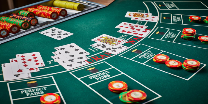 Blackjack VS Poker: Ưu Điểm Và Chiến Thuật Chơi Blackjack